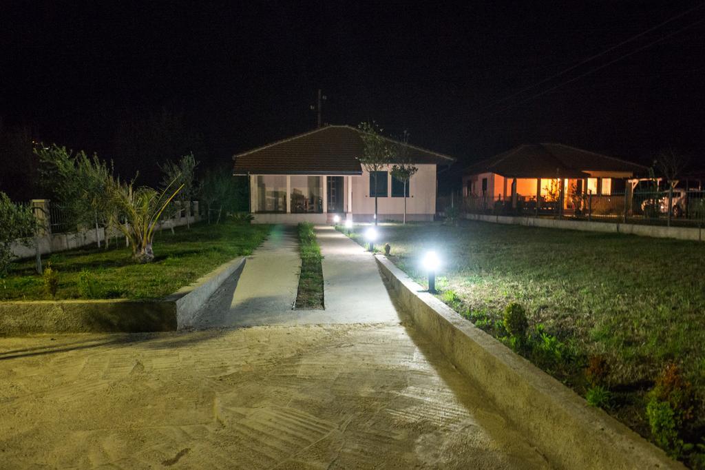 Guest House Radulovic Petrovac ภายนอก รูปภาพ